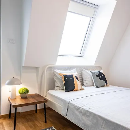 Apartment Modern Bright Studio-free Private Parking-fast Wi-fi