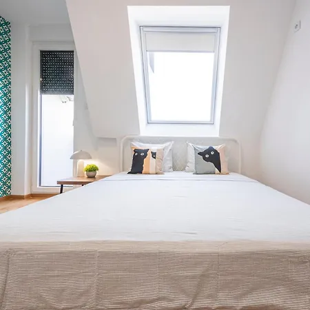 Modern Bright Studio-free Private Parking-fast Wi-fi Apartment