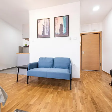 Apartment Modern Bright Studio-free Private Parking-fast Wi-fi