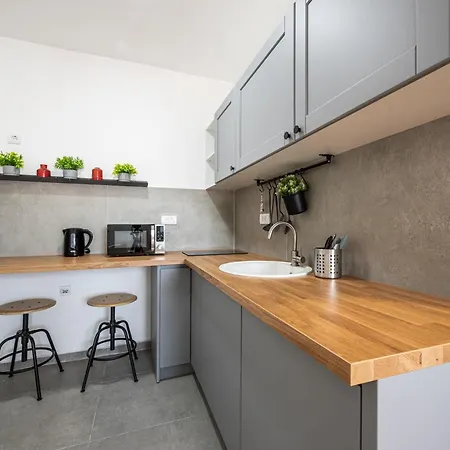 Modern Bright Studio-free Private Parking-fast Wi-fi