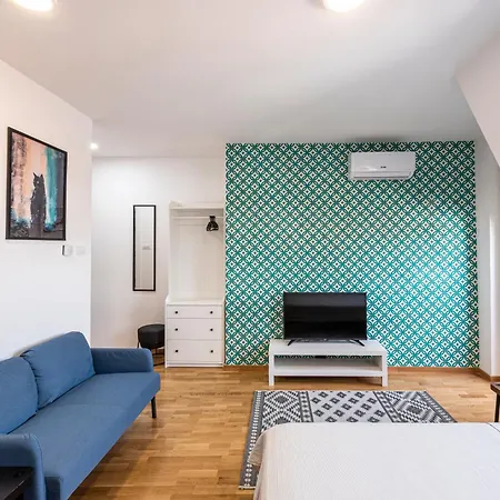 Modern Bright Studio-free Private Parking-fast Wi-fi Apartment *