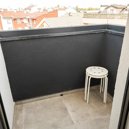 Modern Bright Studio-free Private Parking-fast Wi-fi * Novi Sad