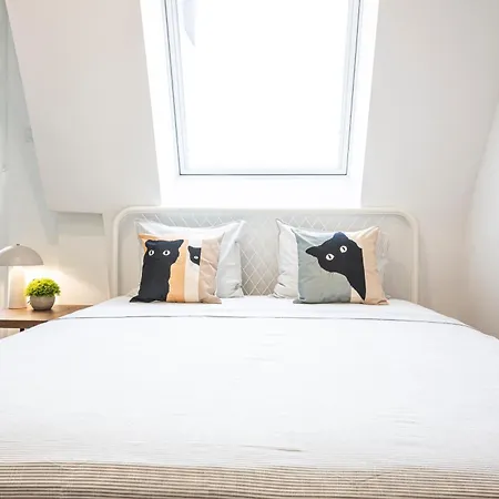 Modern Bright Studio-free Private Parking-fast Wi-fi Apartment Novi Sad