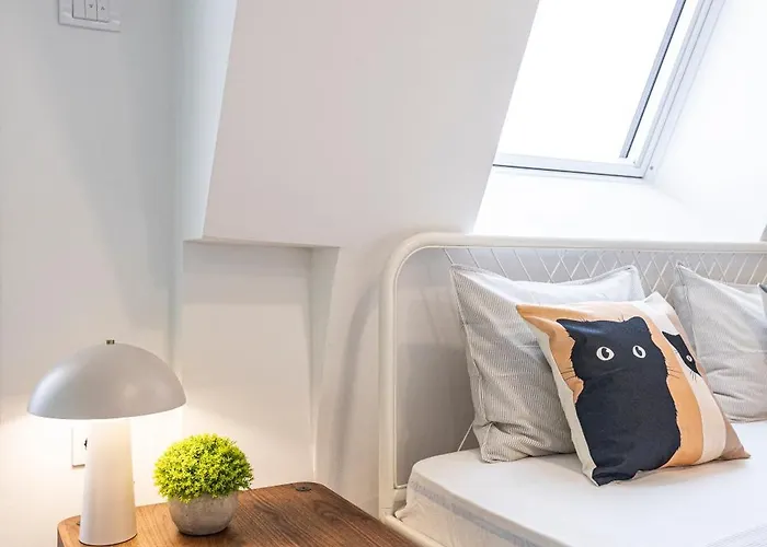 Modern Bright Studio-free Private Parking-fast Wi-fi *