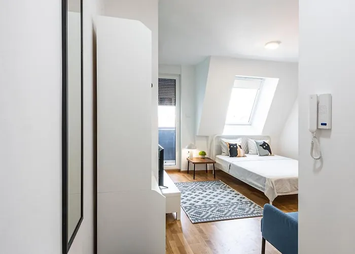 아파트 Modern Bright Studio-free Private Parking-fast Wi-fi 노비사드