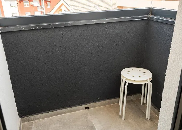 Modern Bright Studio-free Private Parking-fast Wi-fi * 노비사드