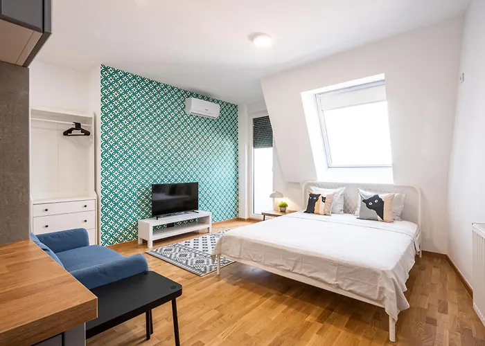 Modern Bright Studio-free Private Parking-fast Wi-fi *